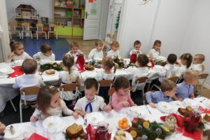 Jasełka i Wigilia w przedszkolu „Słoneczny Zakątek”